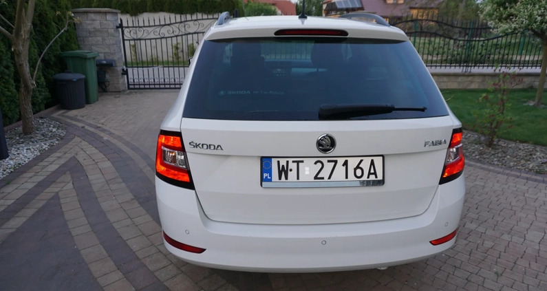 Skoda Fabia cena 29800 przebieg: 190000, rok produkcji 2019 z Grodków małe 172